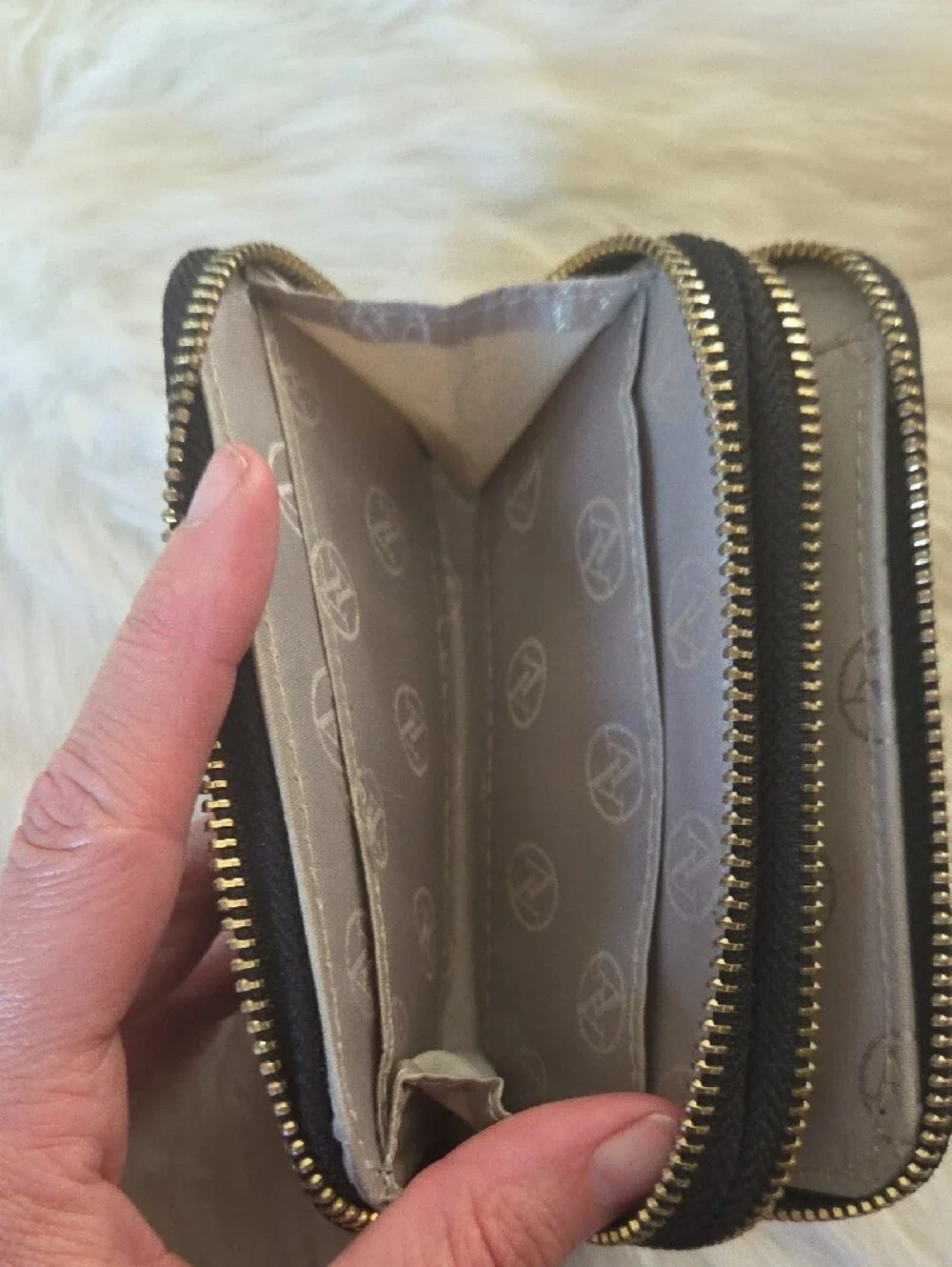 Adrienne Vittadini Small Black Pebbled Leather Zip Card Wallet